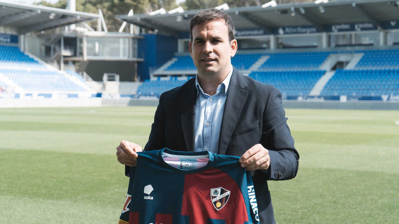 Javier Sanz de Arce zieht Bilanz zum Transfermarkt der S.D. Huesca: „Ich bin zufrieden, das Ziel ist der Aufstieg“