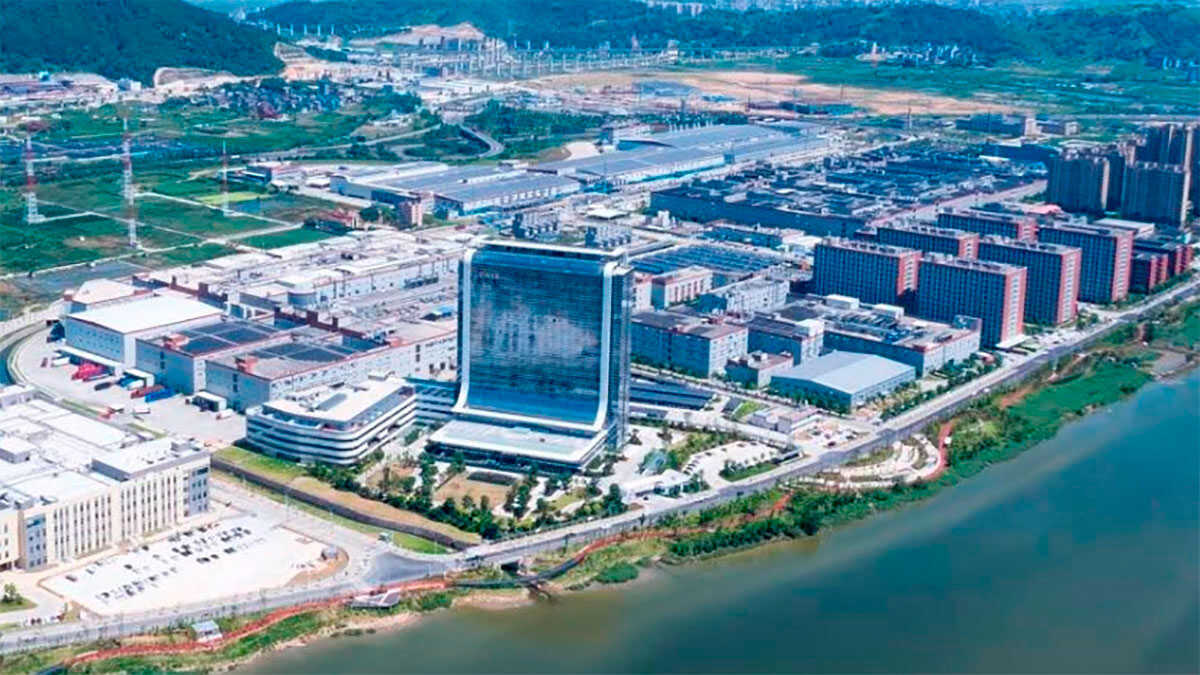 Die ersten Beschäftigten der Gigafabrik in Figueruelas reisen zur Ausbildung nach China