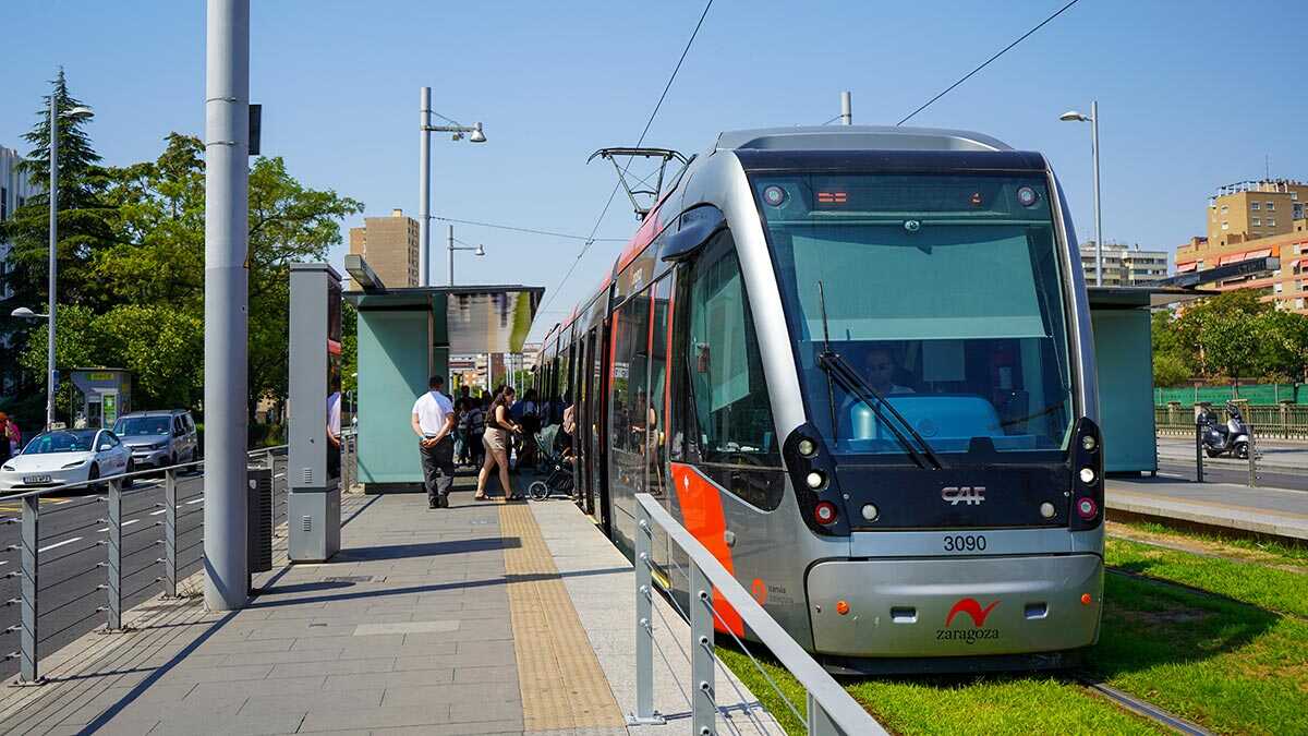 Achtung: Die Straßenbahn fährt dieses Wochenende rund um die Uhr – das Vive Latino 2026 beginnt