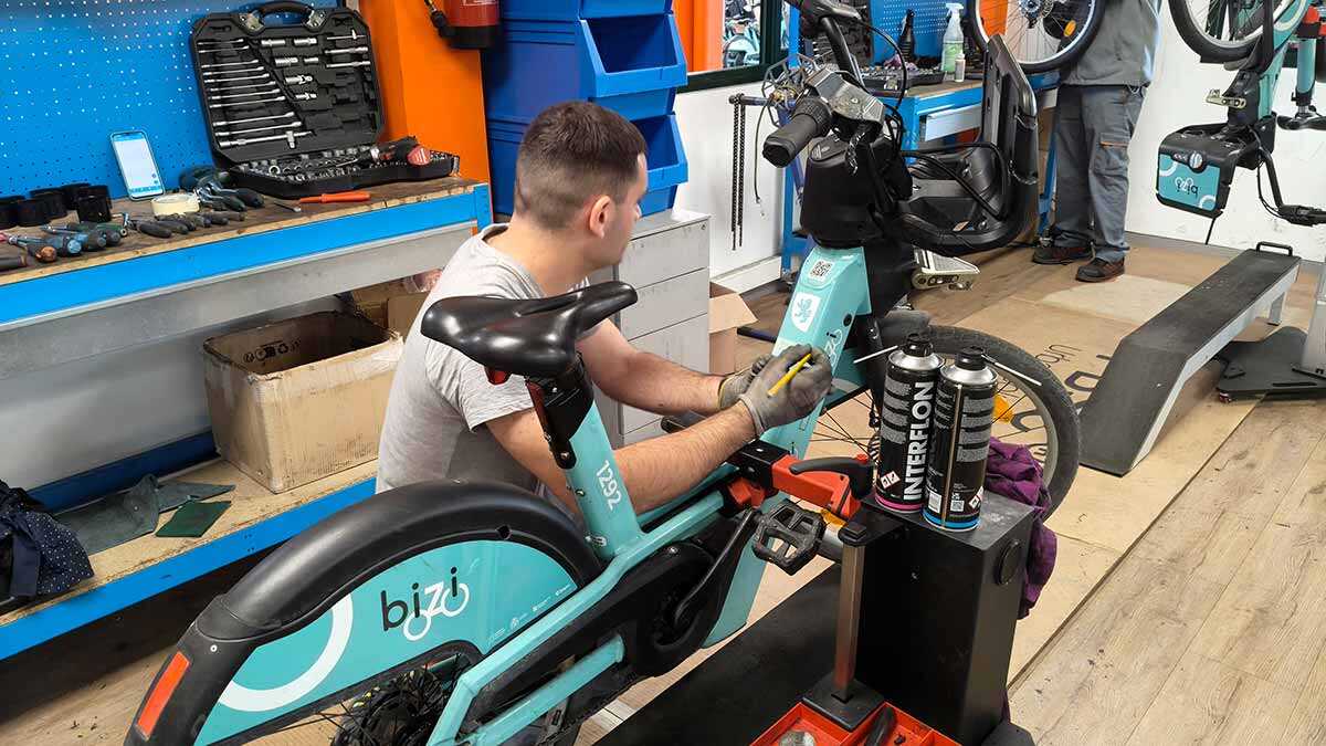 Bizi Zaragoza verdoppelt Werkstattpersonal gegen Pannen und Vandalismus