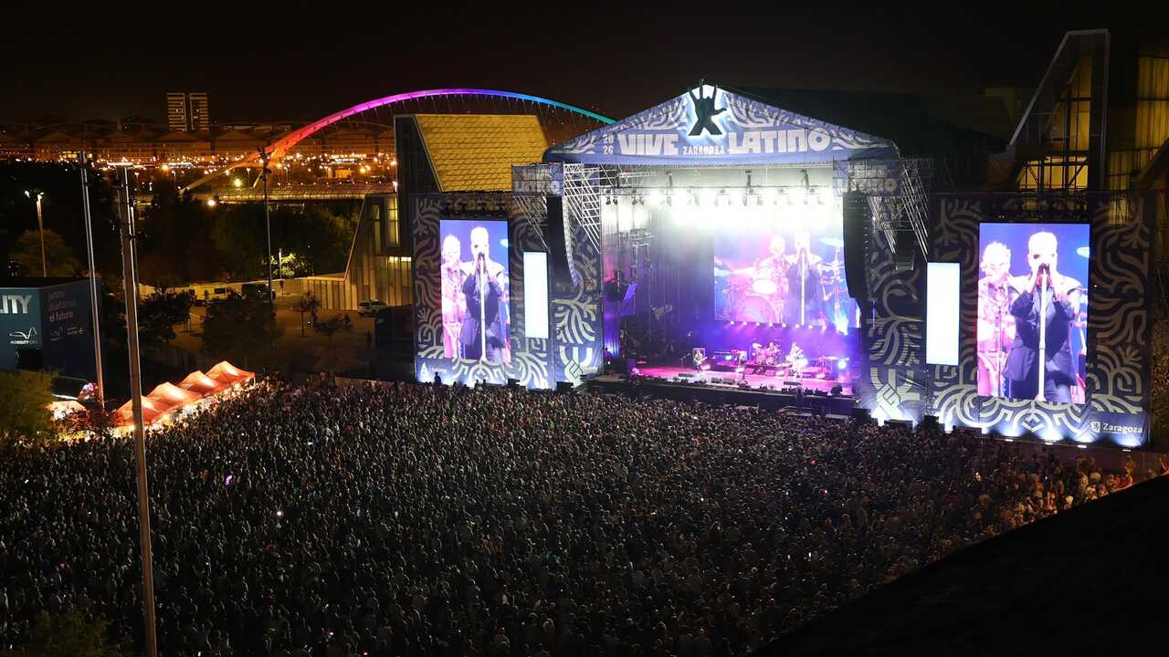 Zaragoza feiert beim Vive Latino einen ersten Tag voller guter Musik und „Hawaiihemden“