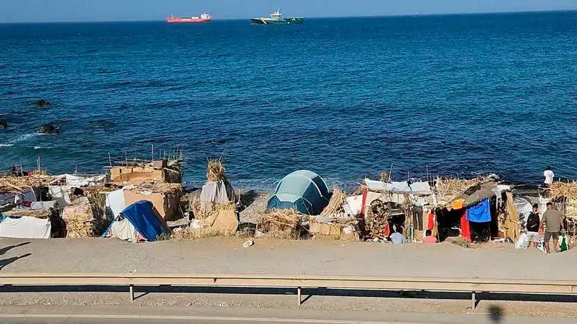 Regierung genehmigt Zelte für Migranten auf 16.000 Quadratmetern im Hafen von Ceuta