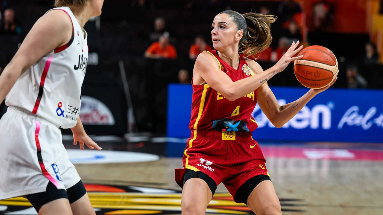 Spaniens Team um Mariona Ortiz übersteht den Matchball und zieht als Gruppenerster weiter (59-79)