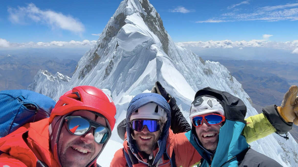 Der aragonesische Alpinist Rubén Sanmartín erhält den Piolet d'Or für seine Besteigung des Yerupajá in den Anden