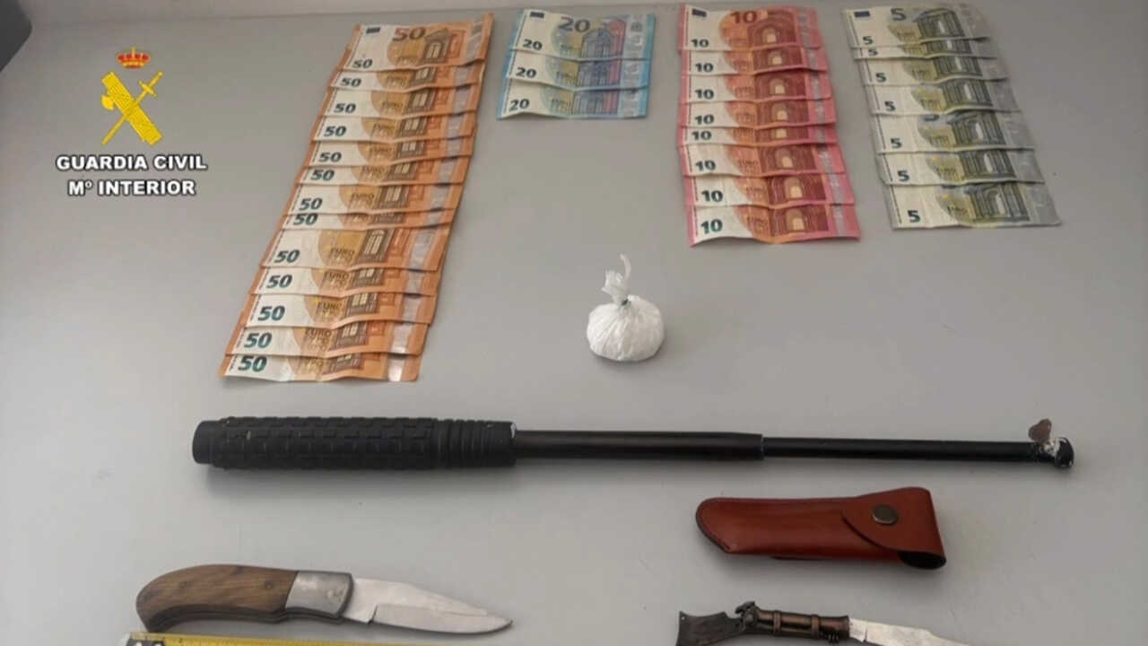Mit zwei Messern, Kokain und einem Teleskopschlagstock: Mann in Albalate de Cinca festgenommen