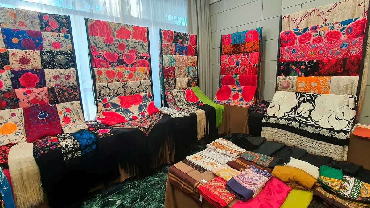 Ausstellung antiker Mantones kehrt zum Pilar-Fest nach Zaragoza zurück – Sammlerstücke ab 200 Euro