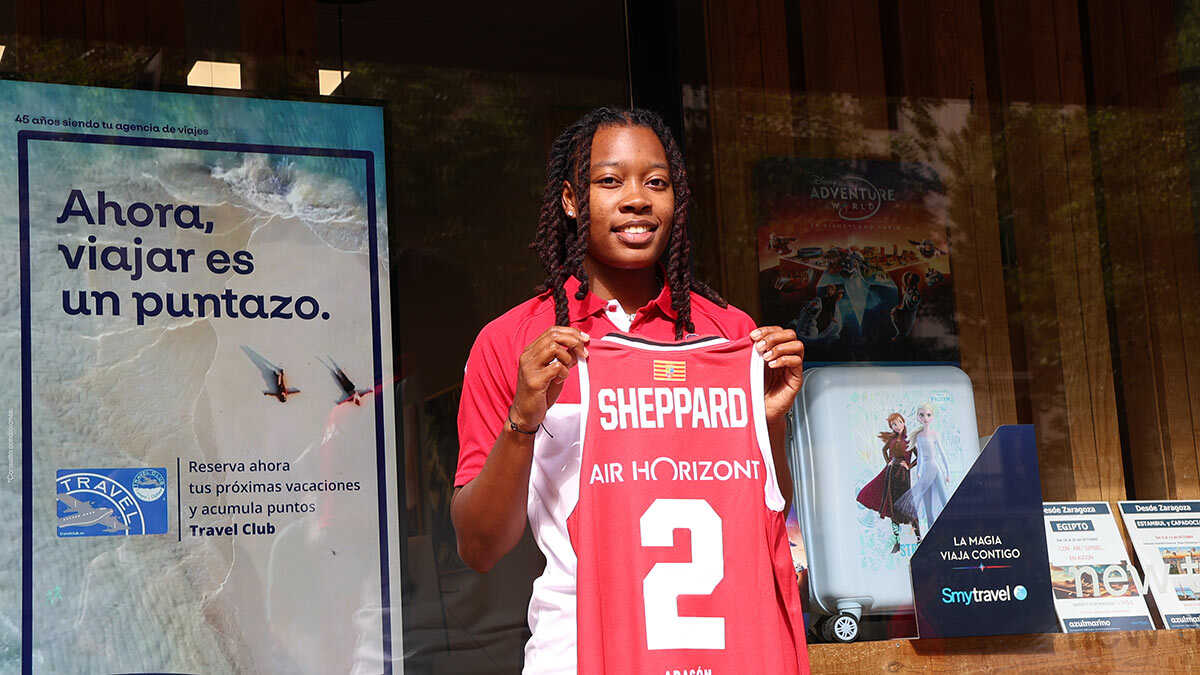 Aisha Sheppard bei ihrer Vorstellung in Saragossa: „Ich wusste, dass ich irgendwann in der EuroLeague spielen wollte“