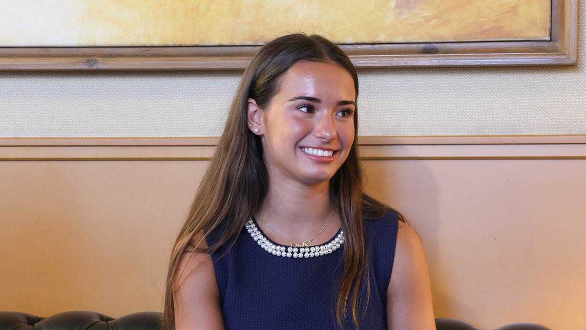 Inés Bergua wird mit der Goldmedaille der Stadt Huesca geehrt