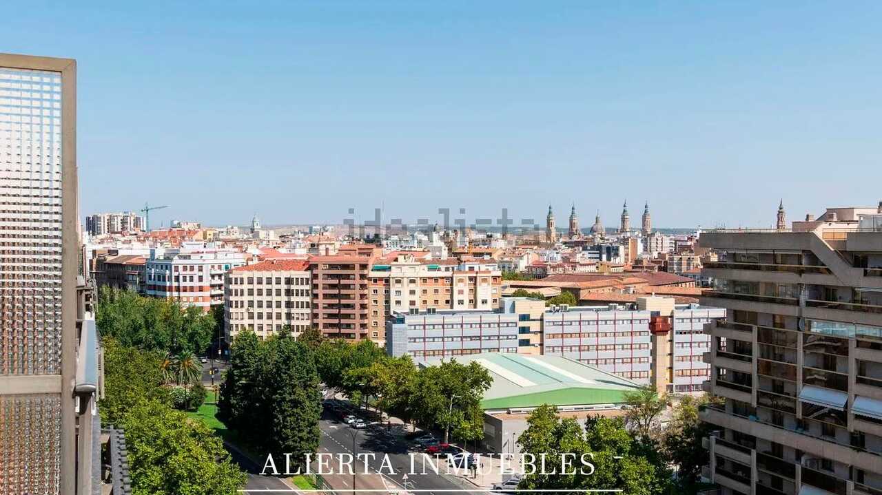 So beeindruckend ist das Penthouse mit Terrasse an einer der berühmtesten Alleen Zaragozas für 630.000 Euro