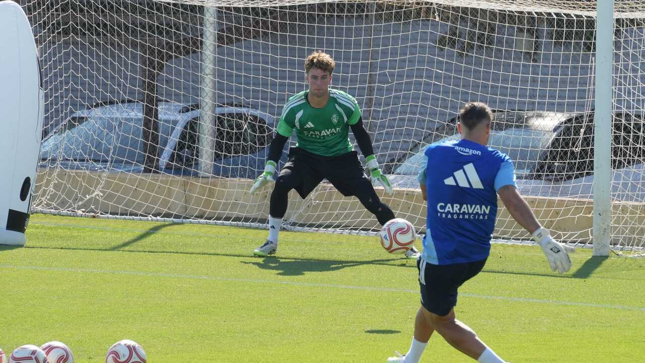 „Die ersten Wochen waren hart, jetzt bin ich glücklich“, sagt der Torwart von Real Zaragoza