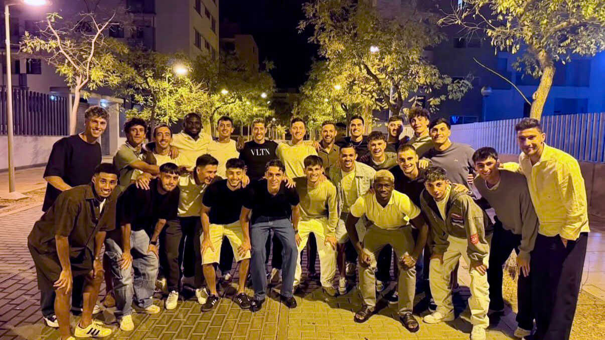 Gute Stimmung bei Real Zaragoza: Die gesamte Mannschaft stimmt sich vor Torremolinos ein