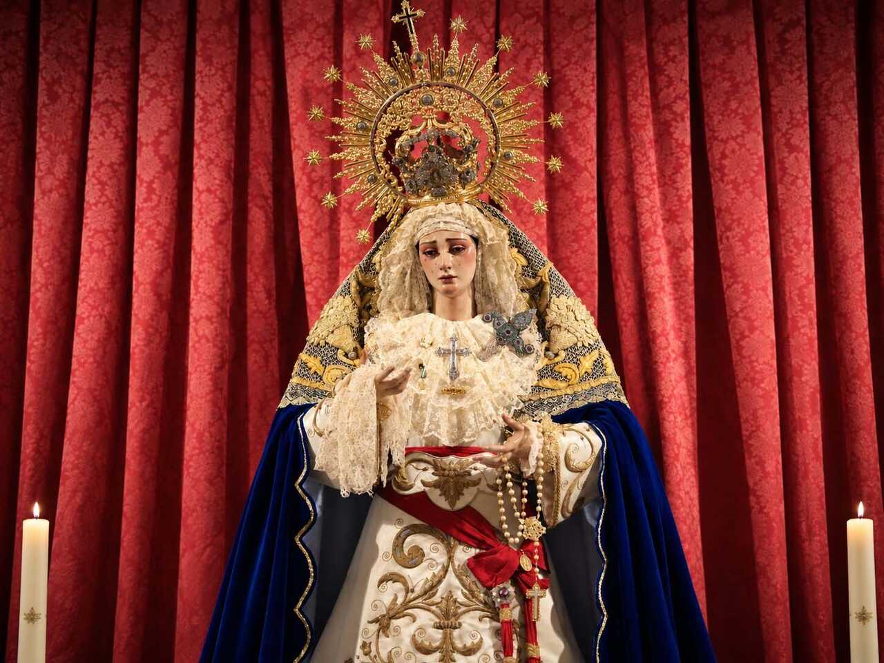 La Humildad bereitet den Altar der Jungfrau des Süßen Namens für ihr traditionelles Triduum in Zaragoza vor