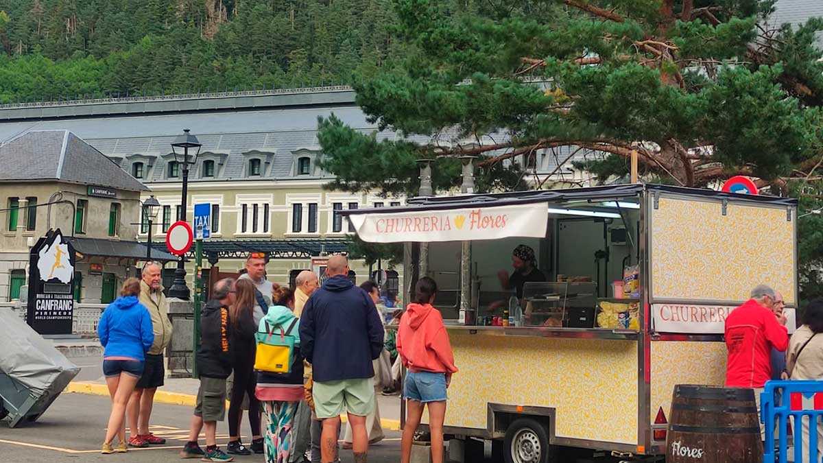 „An einem guten Tag verbrauche ich 100 Kilo Teig“: Das Geheimnis der Churro-Bude in Canfranc