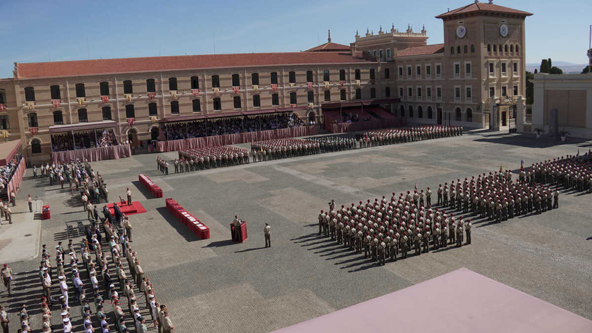 Mehr als 300 Kadetten der General-Militärakademie in Saragossa zu Fähnrichen ernannt