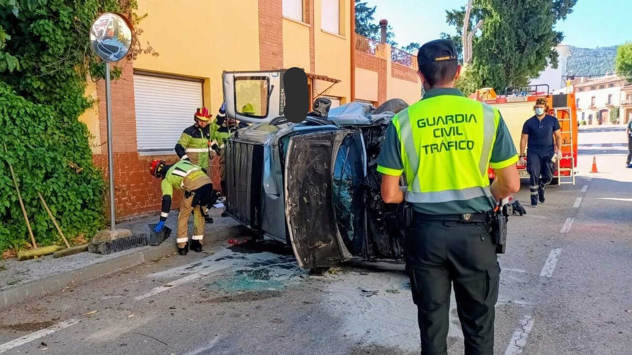 88-jähriger Autofahrer stirbt nach Kollision mit einem Baum auf der A-1409 bei Torrevelilla