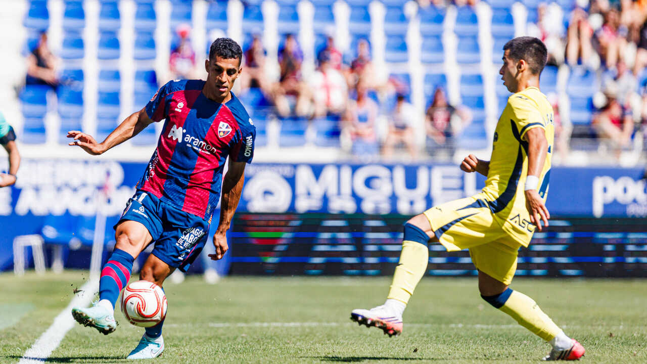 Eine groteske S.D. Huesca wird von Villarreal B überrollt