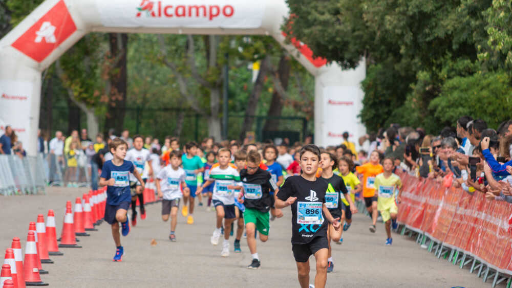Die Kleinsten erobern Zaragoza beim 20. Kinderlauf: mehr als 1.700 Teilnehmer und ein Preisgeld von 400 Euro