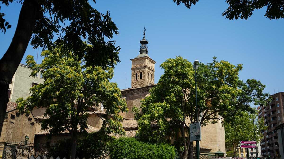 Die Kirche von Saragossa, die Verirrte noch heute mit 33 Glockenschlägen jede Nacht führt