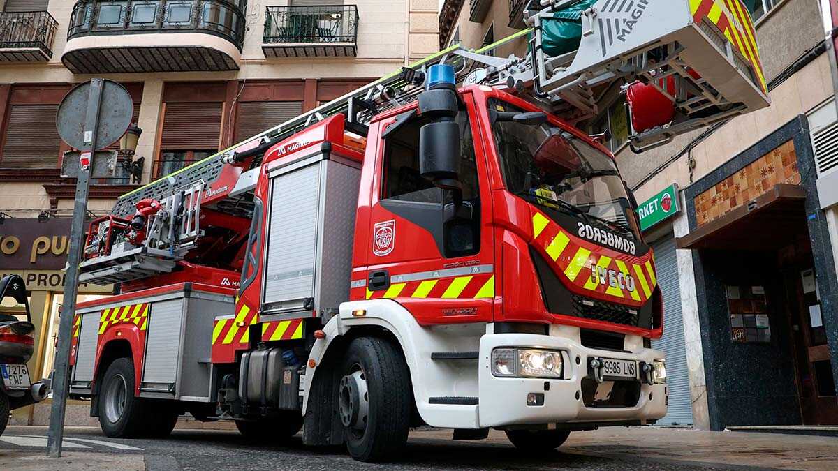 Die neue Ausrüstung der Feuerwehr von Zaragoza: 100 Knochenleit-Kommunikationsgeräte