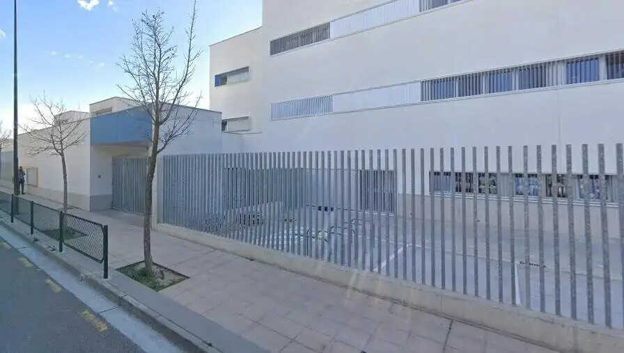 Familien des Valdespartera III prangern wegen fehlender Ausstattung „prekäre“ Zustände in Containerklassen an