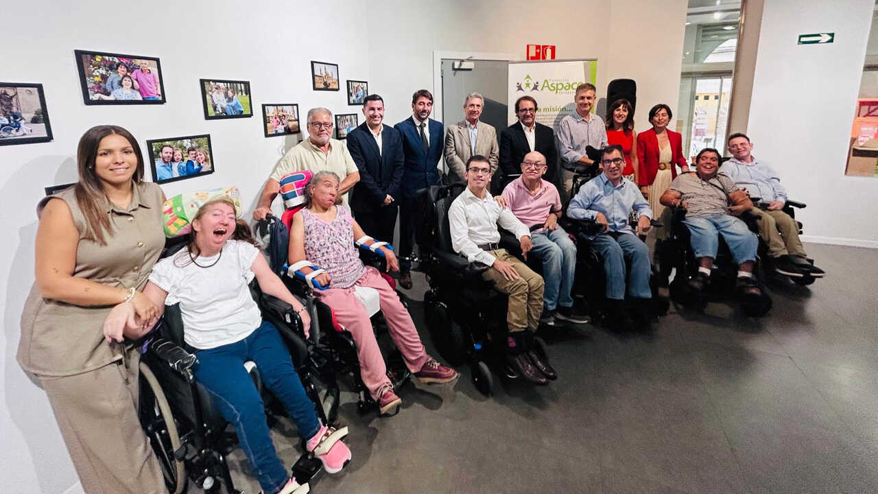 Óscar, Fotograf der Ausstellung „Junto a ti“ der Fundación Aspace: „Funktionale Vielfalt ist keine Grenze“