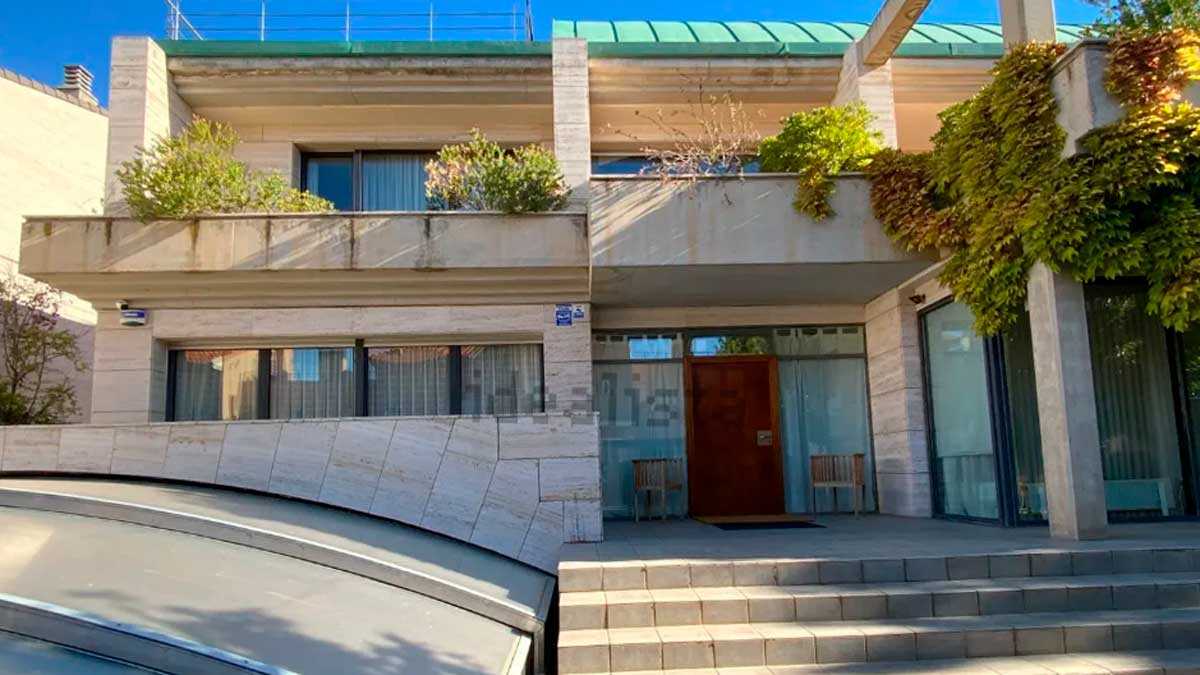 Die riesige Villa in Zaragoza sucht einen Käufer: 700 m² und beheizter Pool für 1,9 Millionen