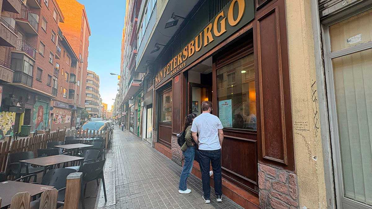 Legendäre Bar in Zaragoza steht nach 41 Jahren vor dem Abschied ihres Besitzers: „Die Leute kommen weinend herein“