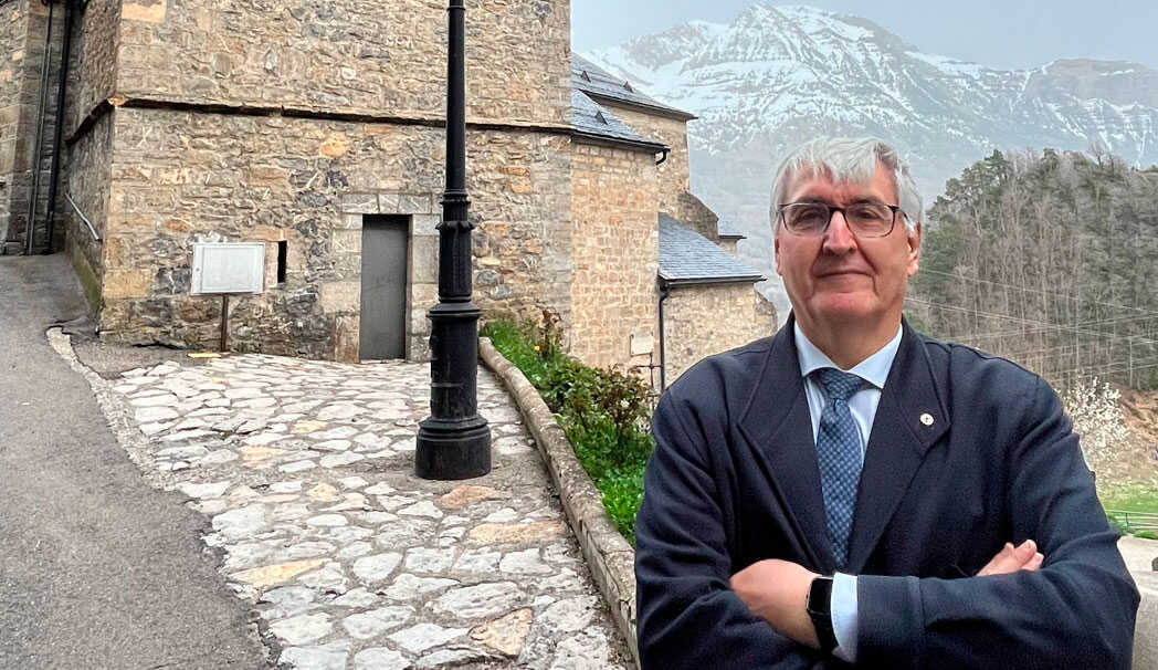 Der aragonesische Schriftsteller und Kunsthistoriker Domingo Buesa stirbt mit 73 Jahren