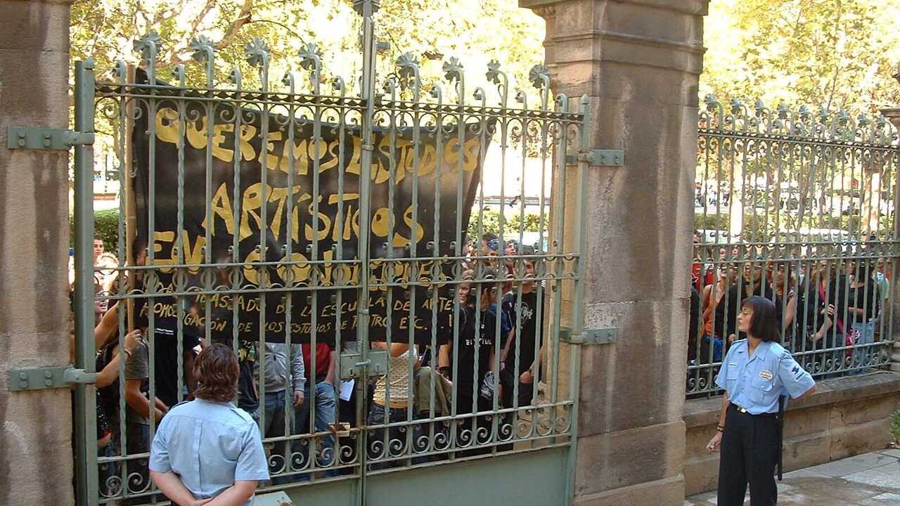 Vor 20 Jahren in Aragón: Mehr als 60 Jugendliche protestierten gegen die Verlegung der Kunstschule in Zaragoza