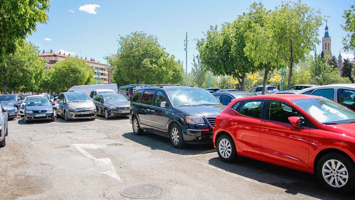 „Ich halte den Parkplatz frei“: Was das Gesetz sagt, wenn ein Fußgänger einen Stellplatz reservieren will