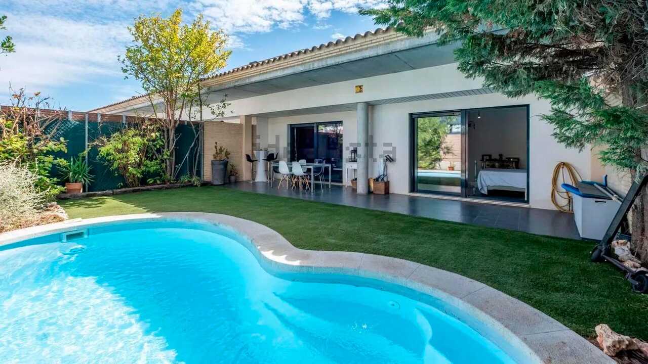 Das 650.000-Euro-Reihenhaus in Zaragoza, von dem alle träumen: eigener Pool und Garten