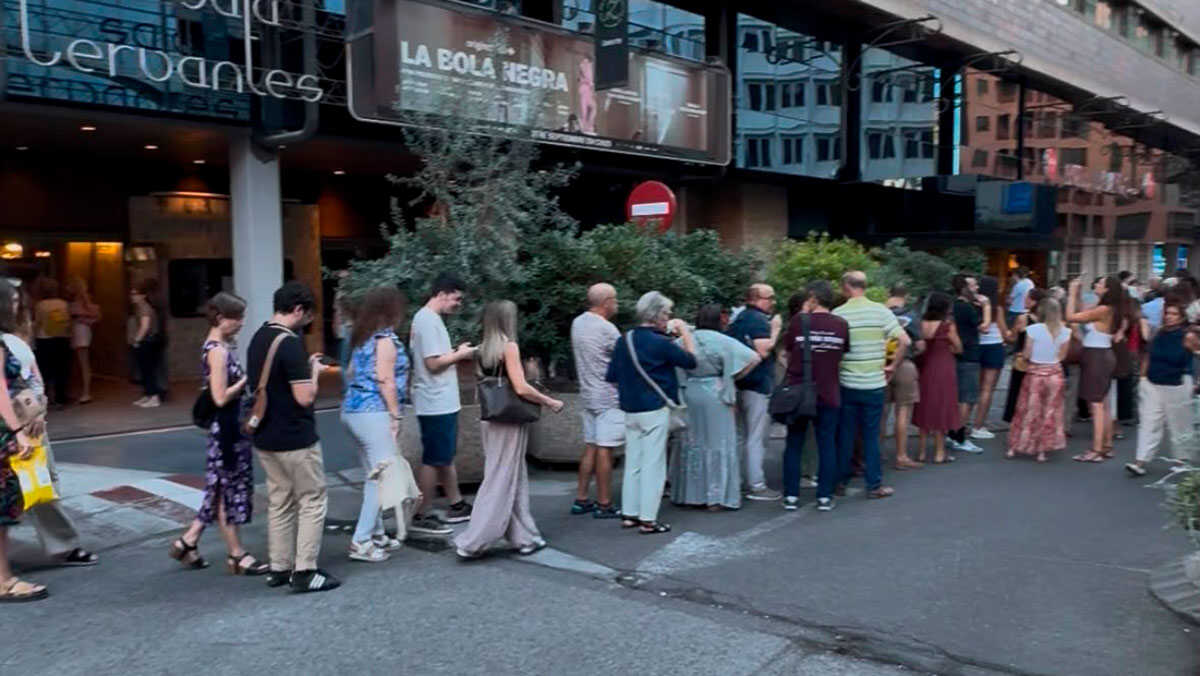 „Die schwarze Kugel“ sorgt in Zaragoza für Aufsehen und volle Säle: „Von Los Javis musste sie intensiv sein – ich bin nicht enttäuscht“