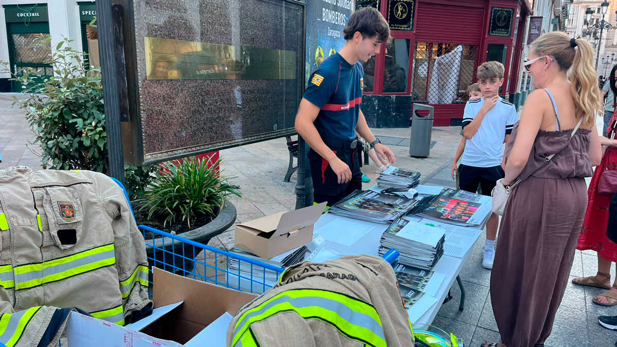 Der meist erwartete Kalender ist da: Zaragozas Feuerwehr zeigt ihre solidarische Seite