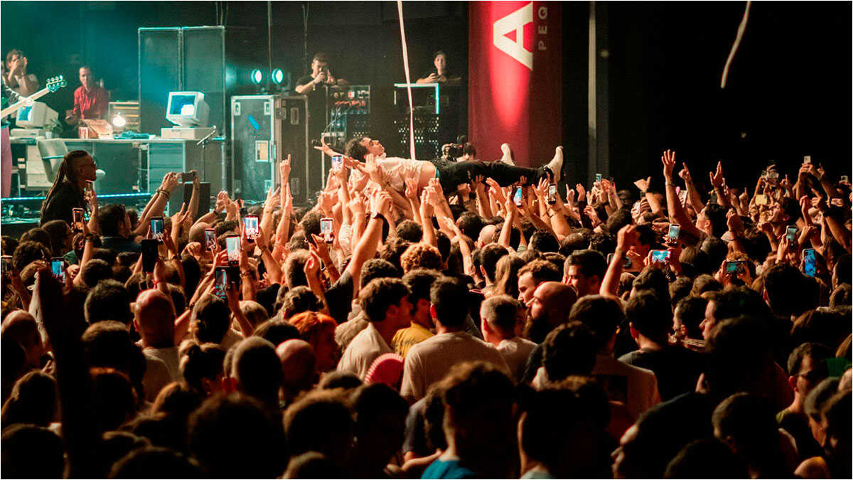 Carolina Durante und La Casa Azul begeistern Zaragoza: 4.000 Menschen feiern Indie beim FIZ