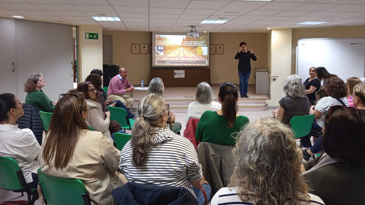Ein Anruf, ein Behördengang oder ein Notfall: Unsichtbare Barrieren für mehr als 11.000 gehörlose Menschen in Aragón