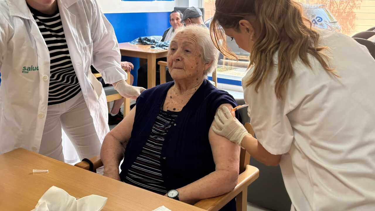 Pilar und Anunciación erhalten Grippe- und Covid-Impfung: „Ich lasse mich jedes Jahr impfen“