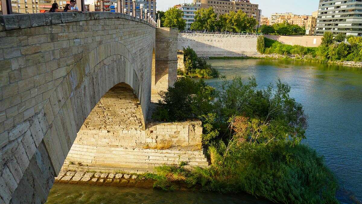 Achtung: Die Puente de Piedra wird nicht für den Verkehr gesperrt – am Mittwoch keine Drohnen