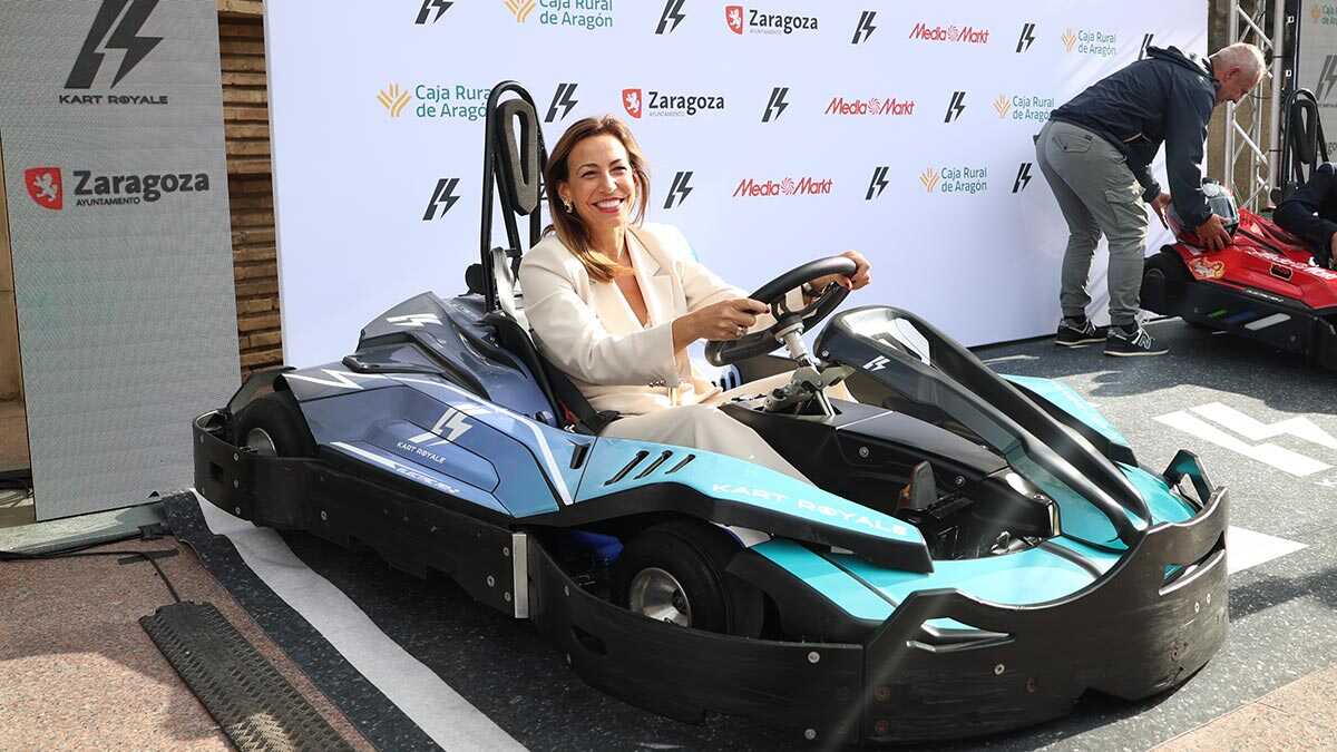 Der GP von Zaragoza wird Realität: Rund 20 Influencer treten im Stadtzentrum zu einem Kart-Rennen an