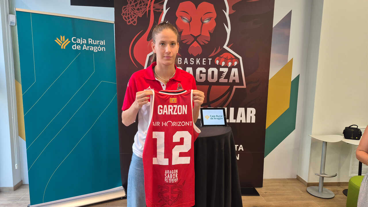 „Wir konzentrieren uns sehr darauf, unser Bestes zu geben“, sagt Yarden Garzon bei ihrer Vorstellung bei Casademont Zaragoza