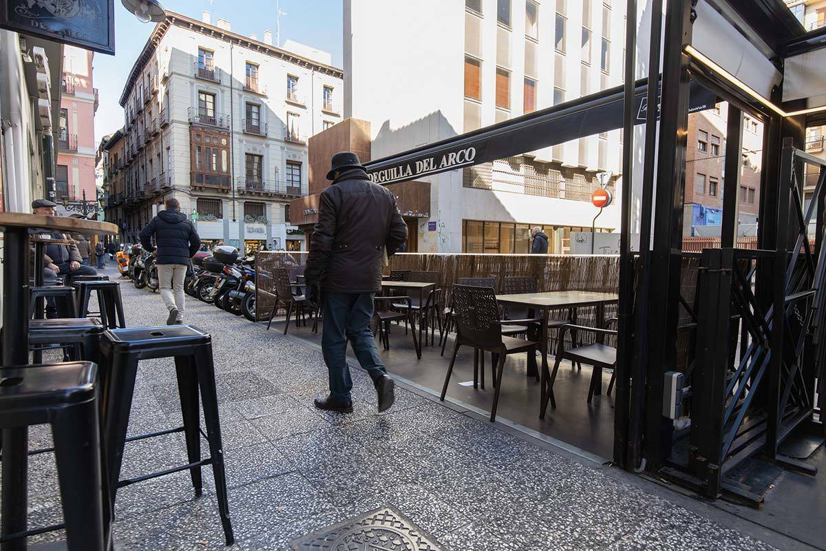 Letzte Tage für die Beantragung von Terrassen und Außenbewirtungsflächen für 2027 in Zaragoza mit 40 % Ermäßigung