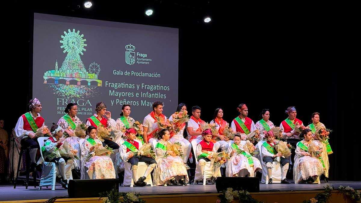 Fraga eröffnet das Pilar-Fest mit mehr als 500 Menschen in der Sala Florida