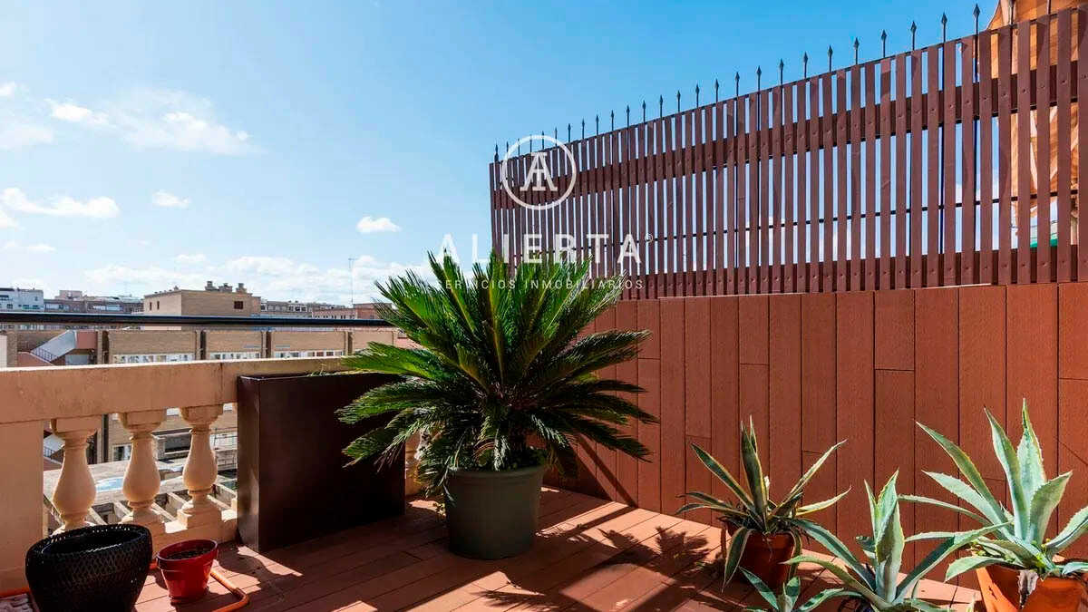 Das überraschende Duplex-Penthouse wenige Schritte von der Independencia für mehr als eine halbe Million Euro