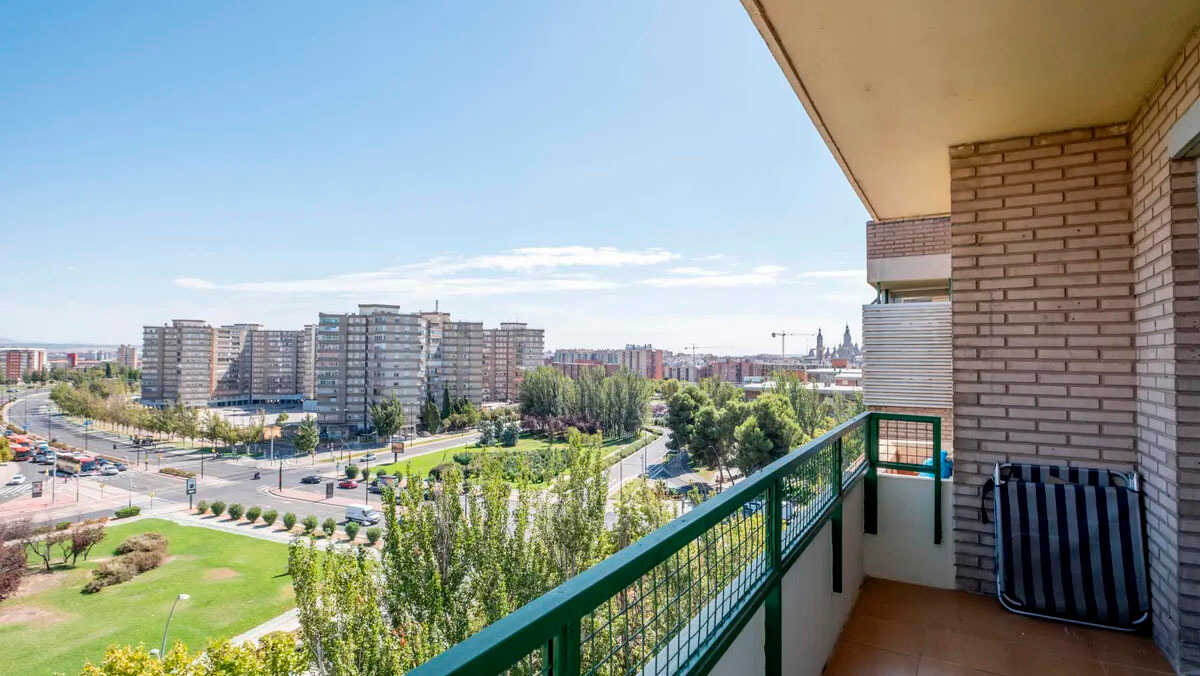 Die spektakuläre 340.000-Euro-Wohnung in Zaragoza: vier Zimmer, Terrasse und Ausblick aus dem achten Stock