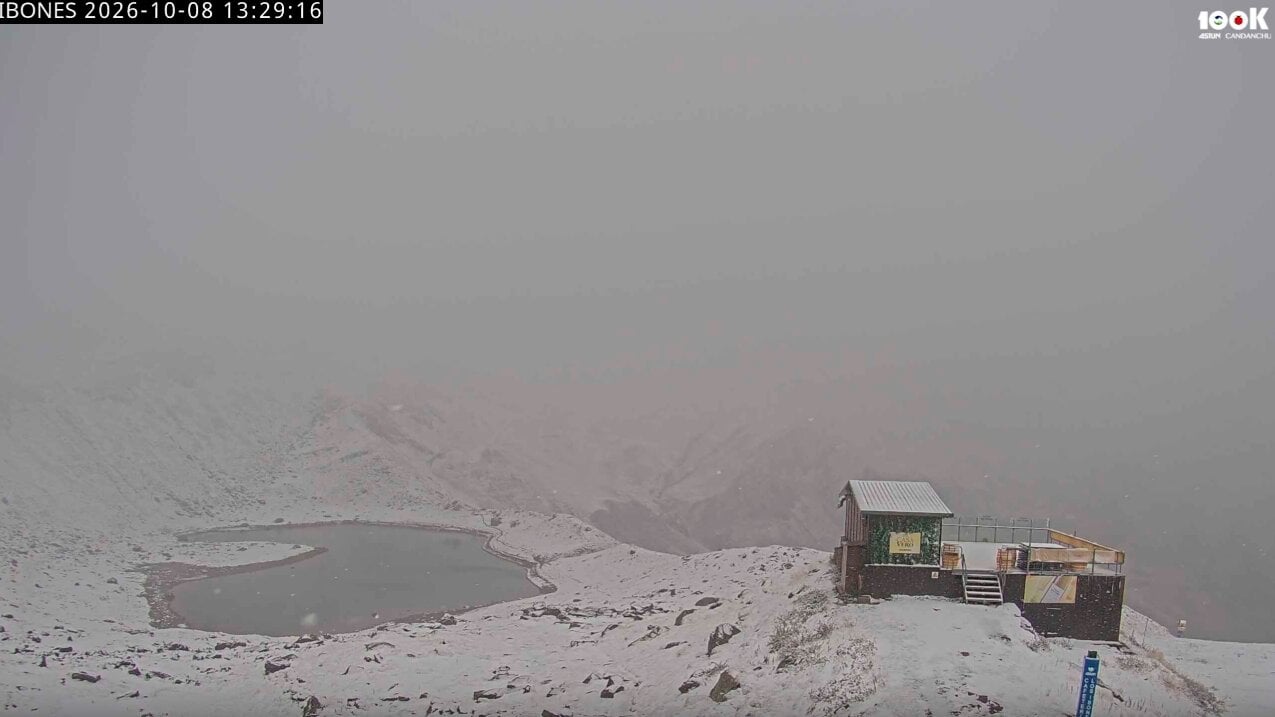 Erster Oktoberschnee färbt Astún weiß: Schnee zeigt sich in den aragonesischen Pyrenäen