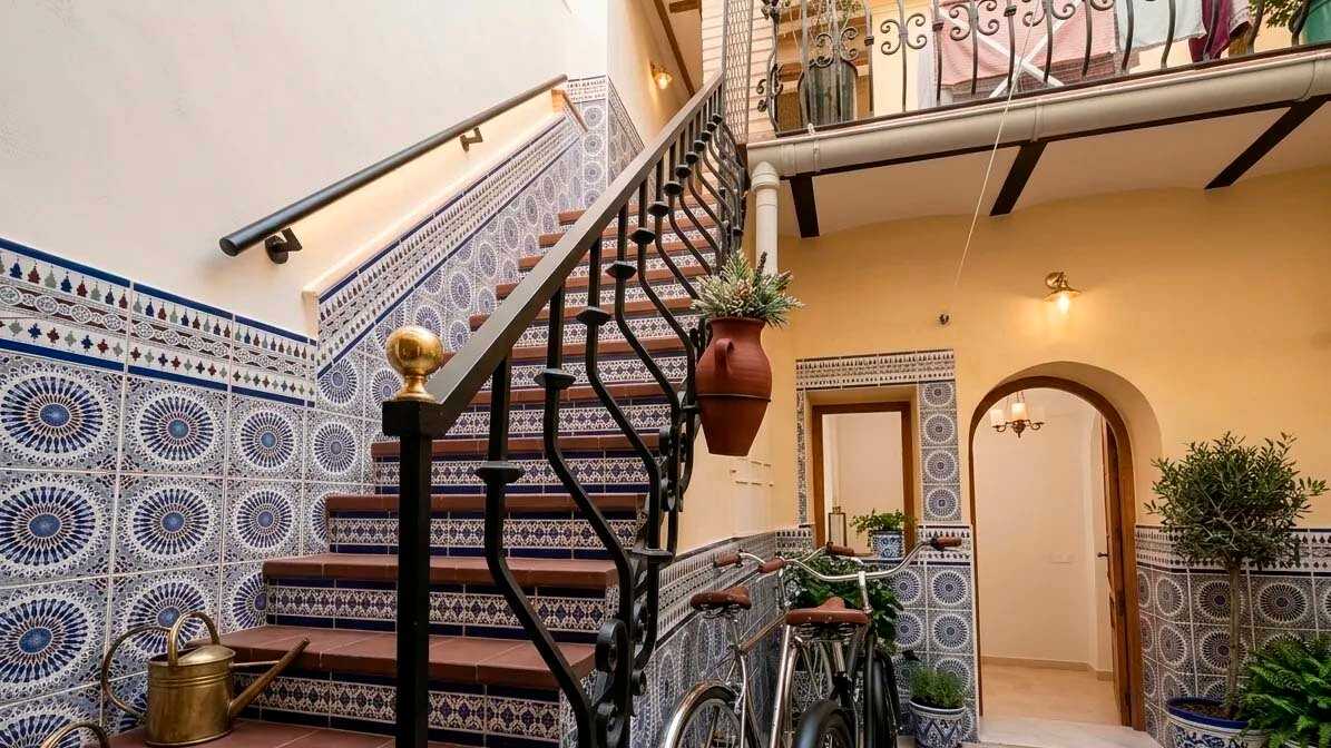 Das überraschende Haus in Zaragoza, das wie zwei Wohnungen wirkt: So sieht es innen aus – und das kostet es