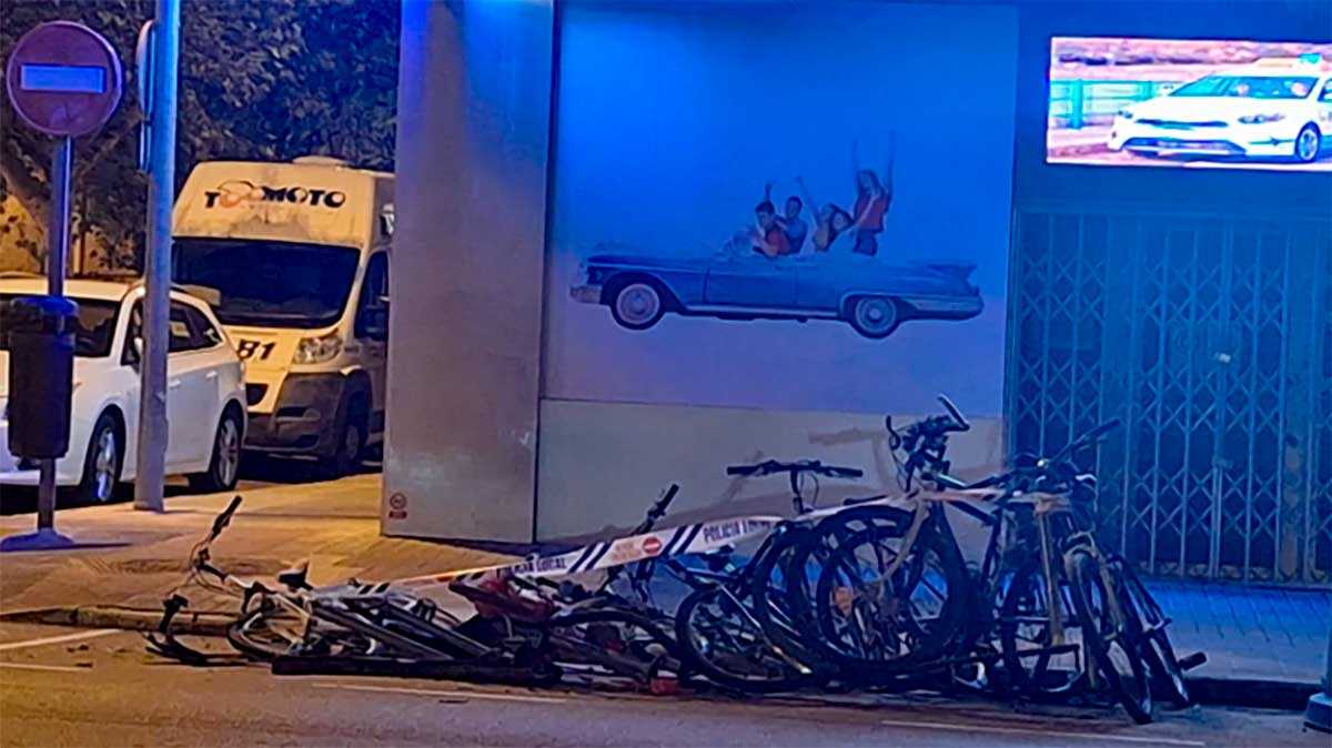 In Huesca gegen einen Fahrradständer gefahren, geflüchtet und dank Kameras identifiziert