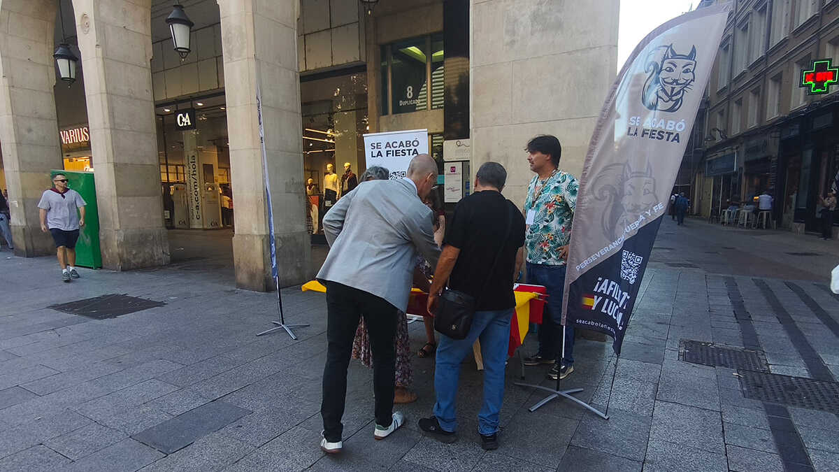 SALF sucht während der Fiestas del Pilar Unterschriften für den 29N: „Die Menschen ermutigen uns“