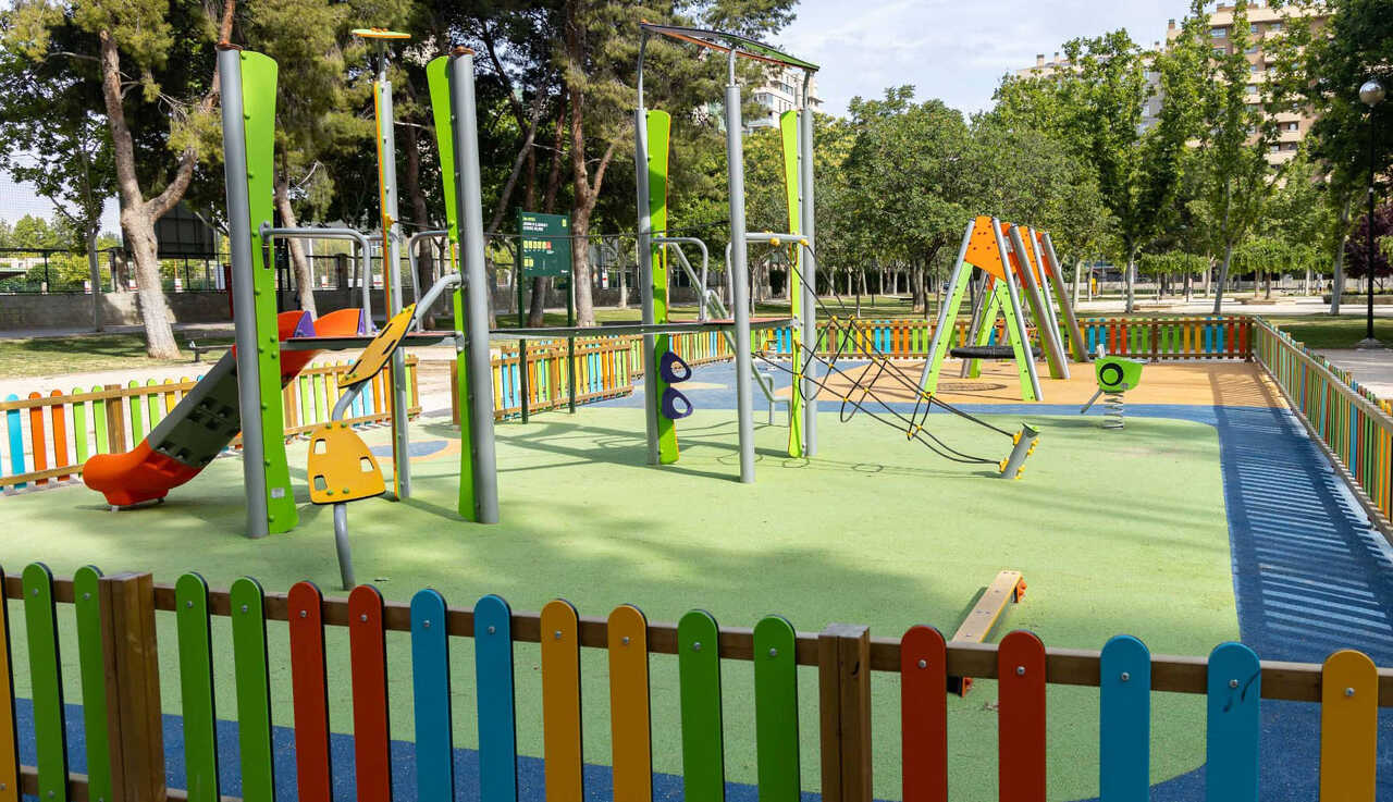 Neue Schaukeln und Kinderspielgeräte in Zaragoza: Sieben Bereiche werden neu gestaltet