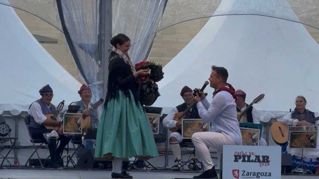 Vom Jota-Tanz zum „Ja, ich will“: Heiratsantrag auf der Plaza del Pilar
