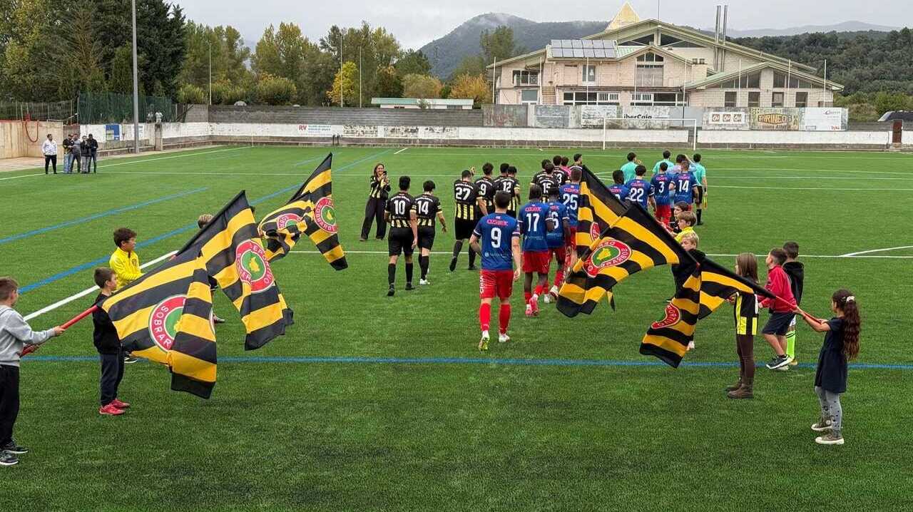 Aínsa eröffnet seinen Fußballplatz mit Kunstrasen nach städtischer Investition von 622.000 Euro